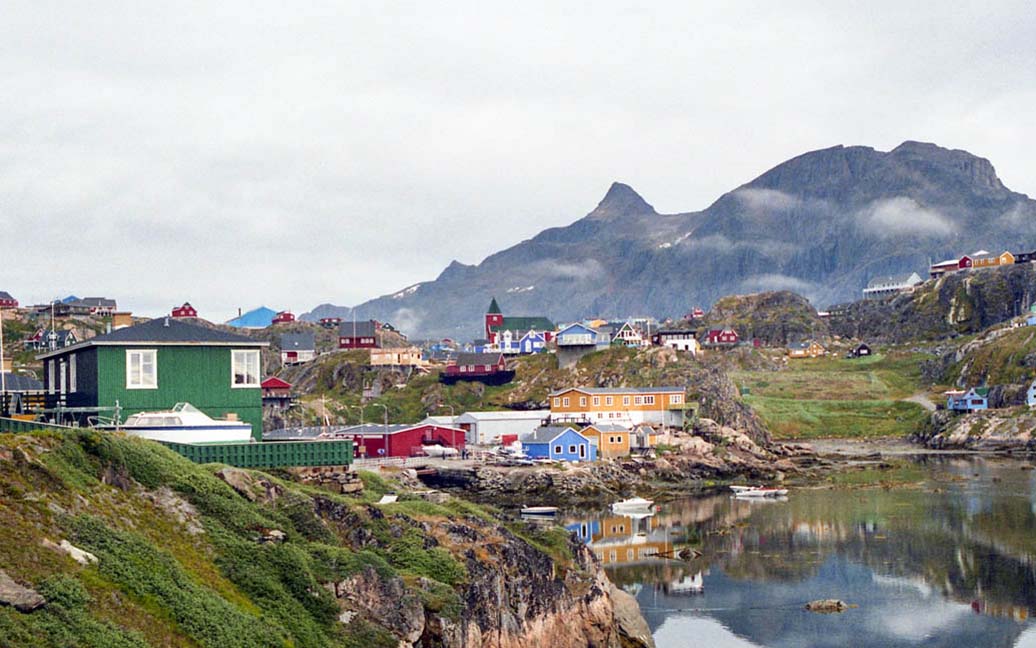 Sisimiut – Holsteinsborg Freibad auf Grönland – Häuser der Kolonialzeit